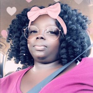 Meet your Posher, Shantisia